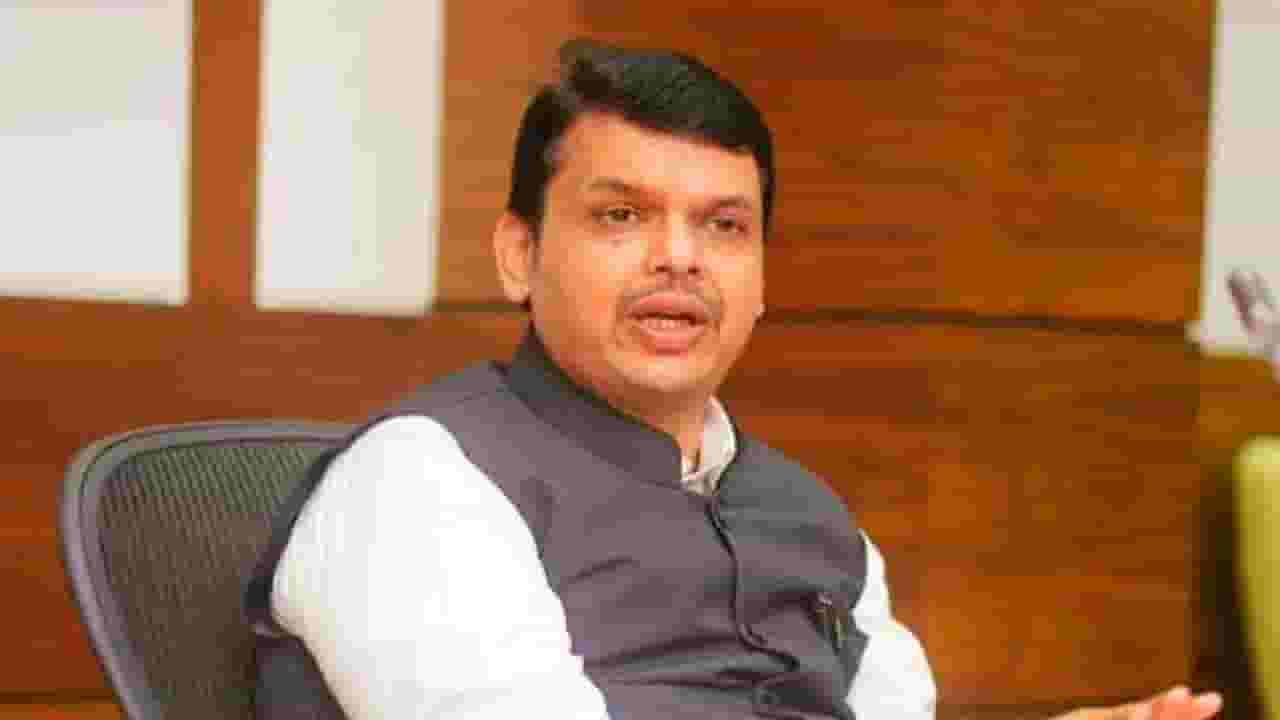 'त्यांना' 'कायदा आणि व्यवस्थे'चं काही नाही; फडणवीस यांच्यावर कोणाची सडकून टीका