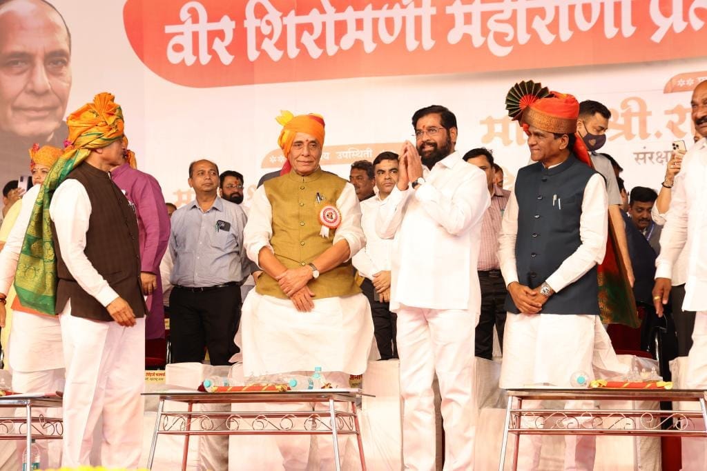 छत्रपती संभाजीनगर येथे आयोजित करण्यात आलेल्या 'वीर शिरोमणी महाराणा प्रतापसिंह महासंमेलन २०२३' या कार्यक्रमाला केंद्रीय संरक्षणमंत्री राजनाथ सिंह जी यांच्यासमवेत उपस्थित राहून मुख्यमंत्री एकनाथ शिंदे यांनी मनोगत मांडले.