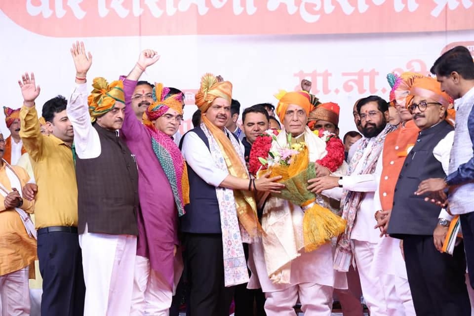 यासमयी केंद्रीय रेल्वे राज्यमंत्री रावसाहेब दानवे जी, केंद्रीय वित्त राज्यमंत्री डॉ.भागवत कराड जी, उपमुख्यमंत्री देवेंद्र फडणवीस, सहकार मंत्री अतुल सावे, पालकमंत्री संदीपान भूमरे, कृषी मंत्री अब्दुल सत्तार, विधान परिषद विरोधी पक्षनेते अंबादास दानवे, आमदार हरिभाऊ बागडे, जयकुमार रावल, श्रीमती श्वेता महाले आणि महाराणा प्रताप यांच्या शौर्याला आदर्श मानणारे नागरिक मोठ्या संख्येने उपस्थित होते.