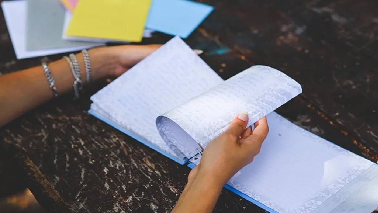 त्याने वाचली गर्लफ्रेंडची पर्सनल डायरी, मग मात्र त्याच्या पायाखालची जमीनच सरकली ! त्याने वाचली गर्लफ्रेंडची पर्सनल डायरी, मग मात्र त्याच्या पायाखालची जमीनच सरकली !