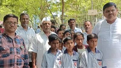 सरकार मायबाप, पावसाआधी आमची शाळा दुरुस्त करा; विद्यार्थ्यांचा अधिकाऱ्यांसमोर टाहो...