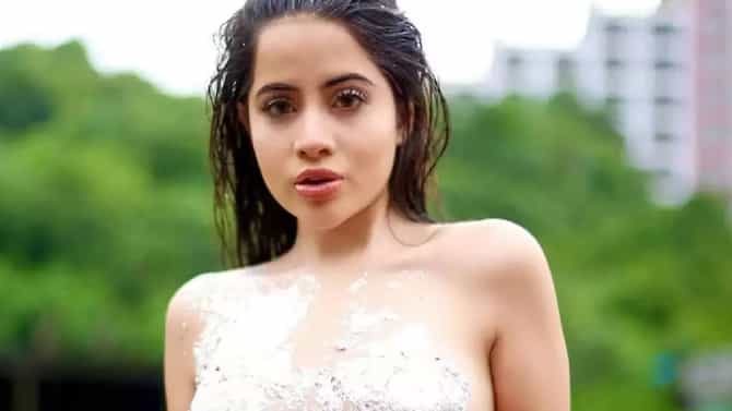 Urfi Javed | उर्फी जावेदने हद्दच केली पार; भर कार्यक्रमात घातला ट्रान्सपरंट ड्रेस, भडकले नेटकरी