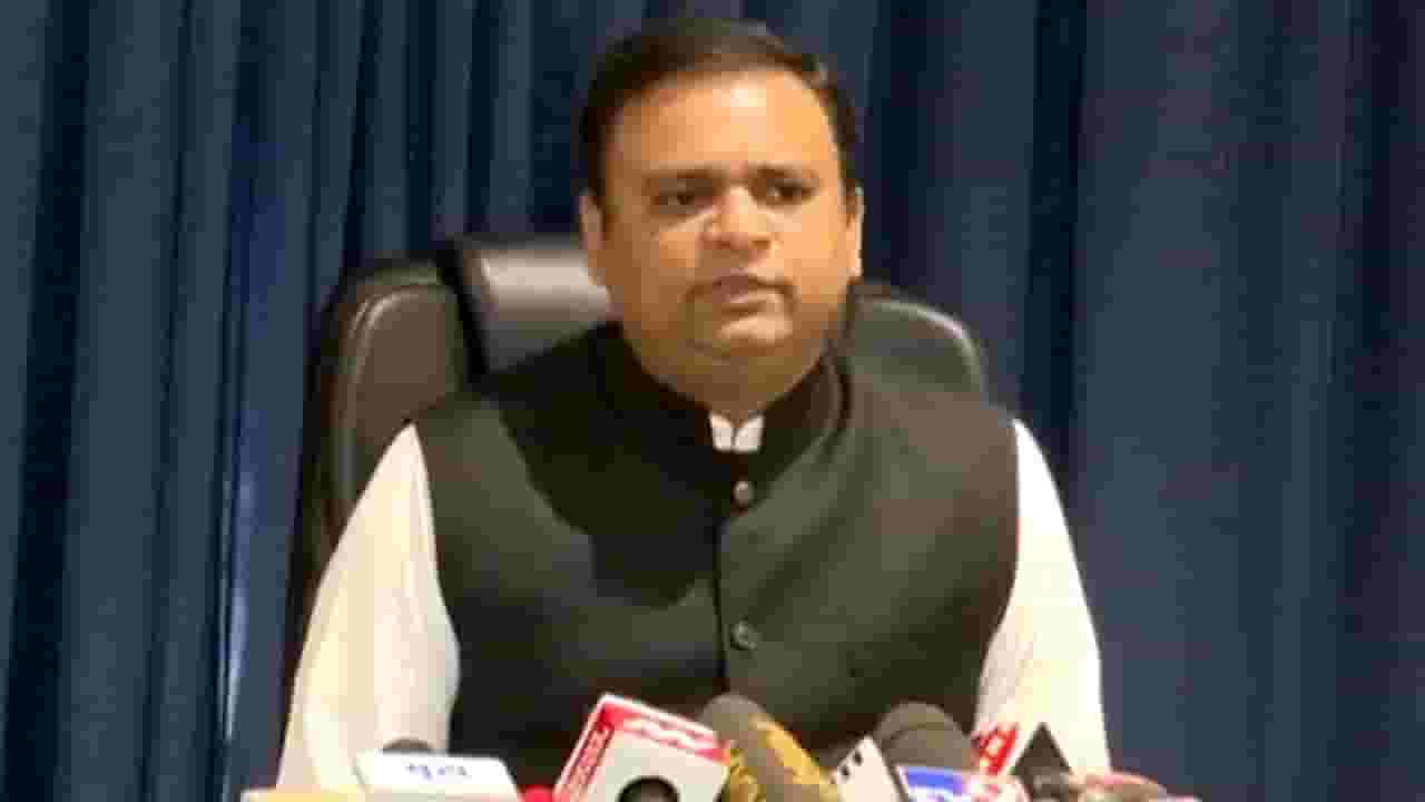 'नार्वेकर आपले जावई, आम्हाला त्यांच्यावर पूर्ण विश्वास, ते लवकरच सोक्षमोक्ष लावतील', राष्ट्रवादीच्या बड्या नेत्याचा टोला 'नार्वेकर आपले जावई, आम्हाला त्यांच्यावर पूर्ण विश्वास, ते लवकरच सोक्षमोक्ष लावतील', राष्ट्रवादीच्या बड्या नेत्याचा टोला