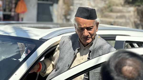 महाराष्ट्राचे माजी राज्यपाल भगतसिंग कोश्यारी सध्या मुंबई दौऱ्यावर आहेत. काहीवेळा आधीच ते मुंबईत दाखल झाले आहेत.