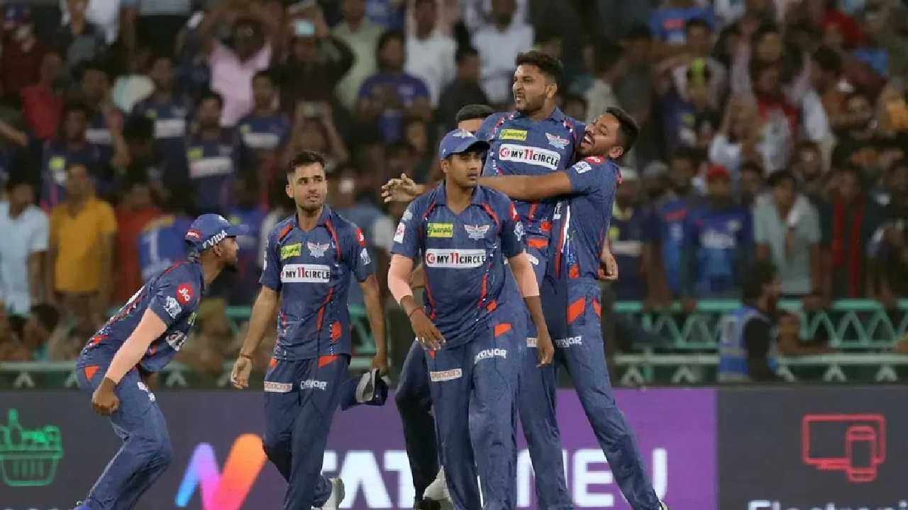 LSG vs MI IPL 2023 : CSK विरुद्ध 3 ओव्हरमध्ये 42 धावा लुटवणारा बॉलर लास्ट ओव्हरमध्ये ठरला मुंबई विरुद्ध विजयाचा हिरो