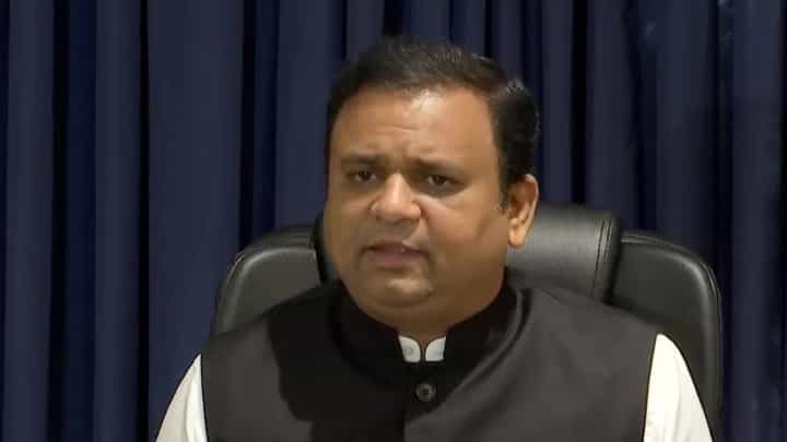 रिजनेबल कालावधी प्रमाणे निर्णय झाला नाही तर....; राष्ट्रवादी नेत्याचा नार्वेकर यांना इशारा रिजनेबल कालावधी प्रमाणे निर्णय झाला नाही तर....; राष्ट्रवादी नेत्याचा नार्वेकर यांना इशारा