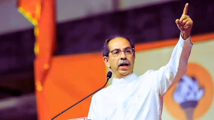 त्र्यंबकेश्वर प्रकरणावरून ठाकरे यांच्यावर भाजप नेत्याचा निशाना; म्हणाला, ''हिरव्यांची मस्ती'', ''लेच्यापेच्याचं सरकार'' त्र्यंबकेश्वर प्रकरणावरून ठाकरे यांच्यावर भाजप नेत्याचा निशाना; म्हणाला, ''हिरव्यांची मस्ती'', ''लेच्यापेच्याचं सरकार''