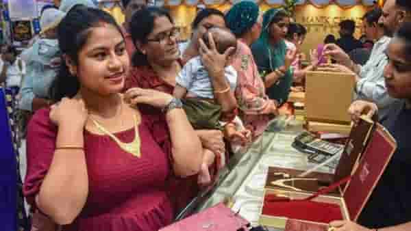Gold Silver Price Today : मन गेलं हरकून, सोने-चांदी आपटले दणकावून!