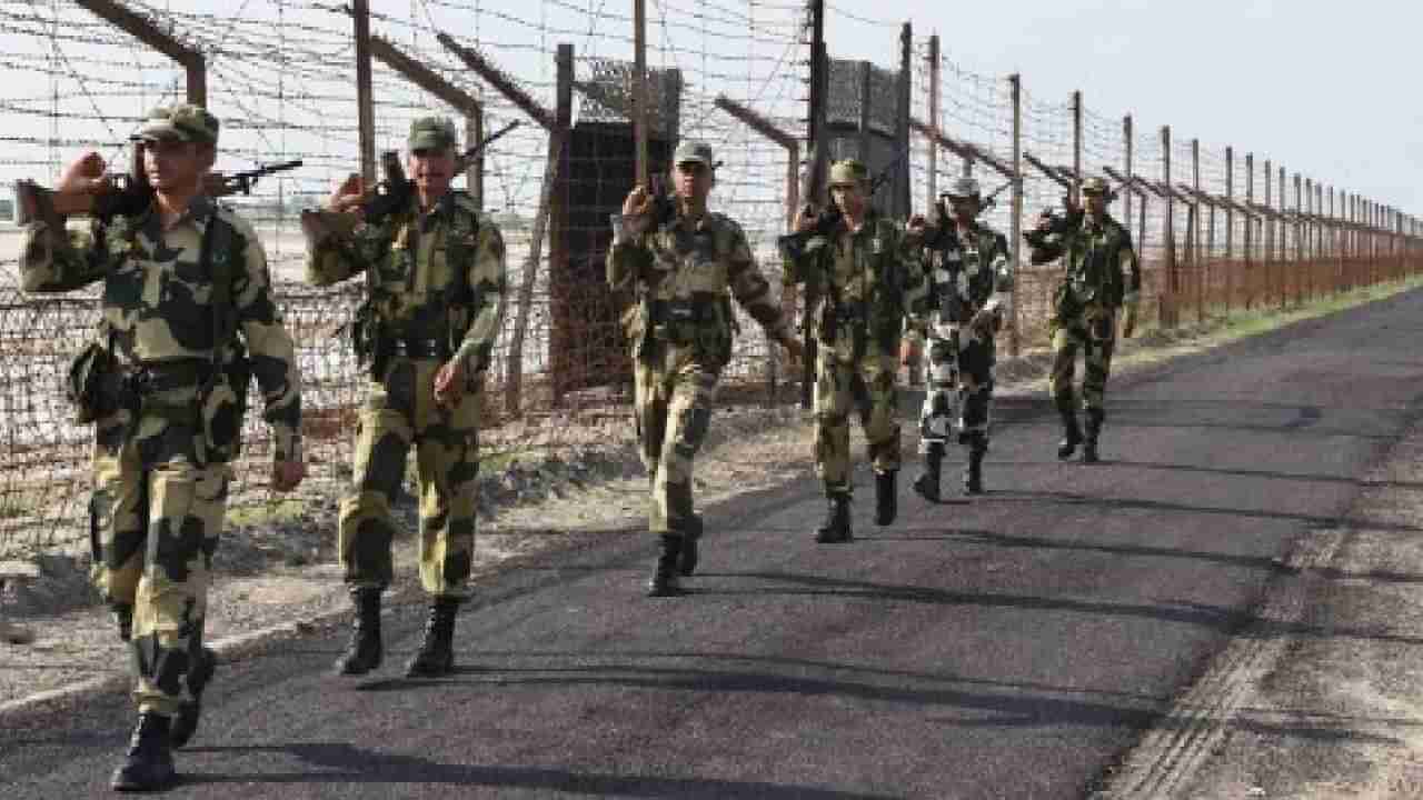 BSF ची भरती निघाली, बारावी पास उमेदवार करू शकतात अर्ज, इतका मिळेल पगार