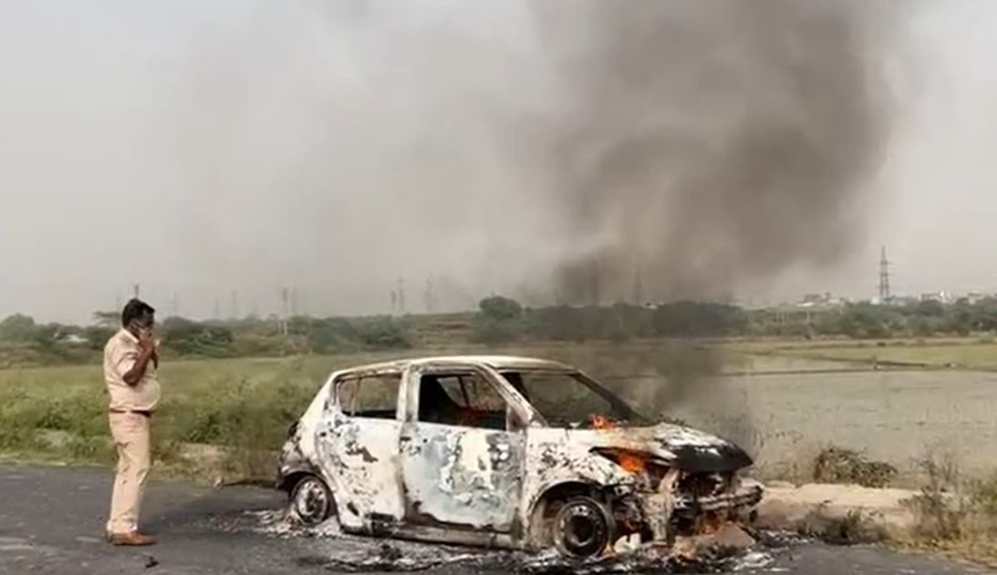 Video : उभ्या कारमध्ये झाला स्फोट? कारमध्येच युवकाचा होरपळून मृत्यू