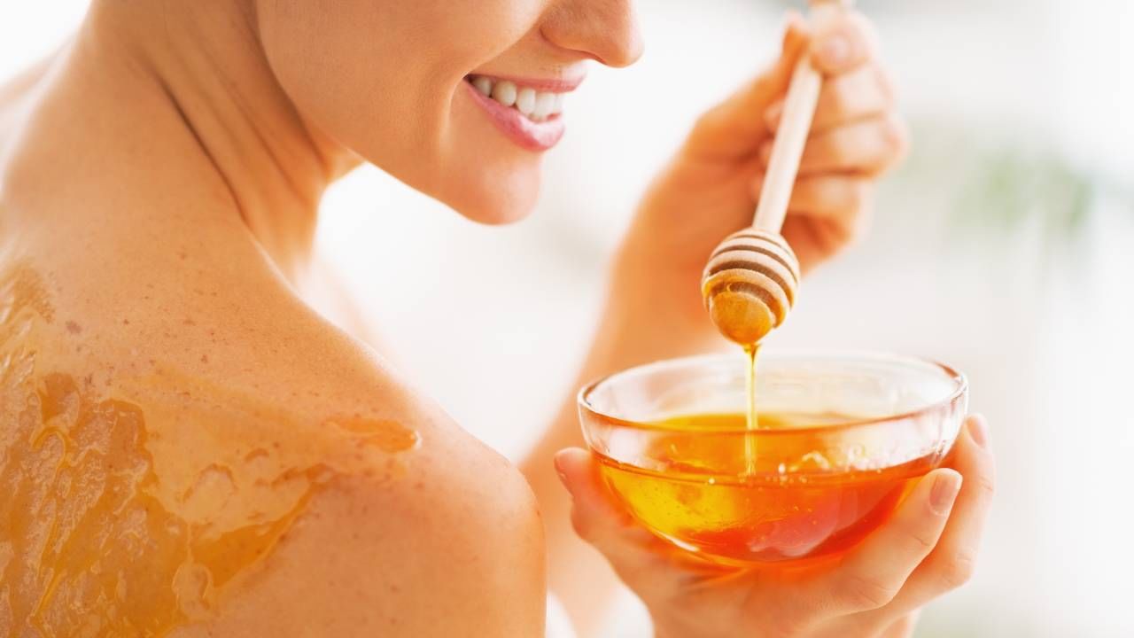 Benefits Of Honey: अशाप्रकारे मधाने चेहऱ्यावर मसाज करा, तुम्हाला मिळेल आश्चर्यकारक चमक