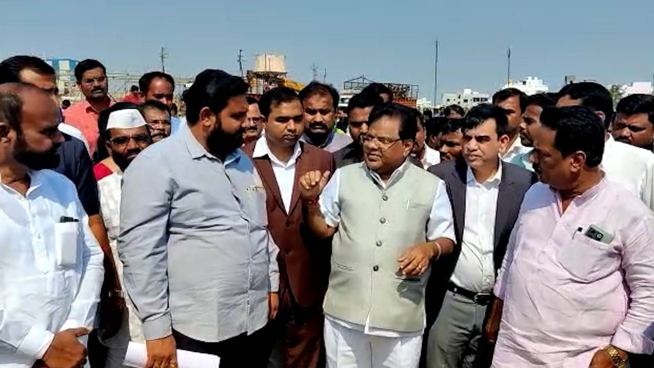 'या' अधीक्षक अभियंत्यावर शिस्तभंगाची कारवाई करा; 'या' मंत्र्यांचे थेट ऊर्जामंत्र्यांकडेच तक्रार, अधिकाऱ्यांचे धाबे दणादणले 'या' अधीक्षक अभियंत्यावर शिस्तभंगाची कारवाई करा; 'या' मंत्र्यांचे थेट ऊर्जामंत्र्यांकडेच तक्रार, अधिकाऱ्यांचे धाबे दणादणले