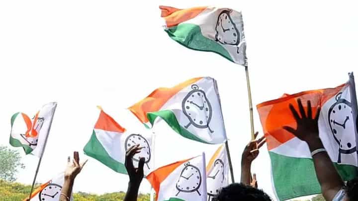 राष्ट्रवादीच्या नेत्याला जाहीरातबाजी भोवली? थेट पक्षातूनच केलं पक्षातून बडतर्फ? कोण आहे हा नेता? राष्ट्रवादीच्या नेत्याला जाहीरातबाजी भोवली? थेट पक्षातूनच केलं पक्षातून बडतर्फ? कोण आहे हा नेता?