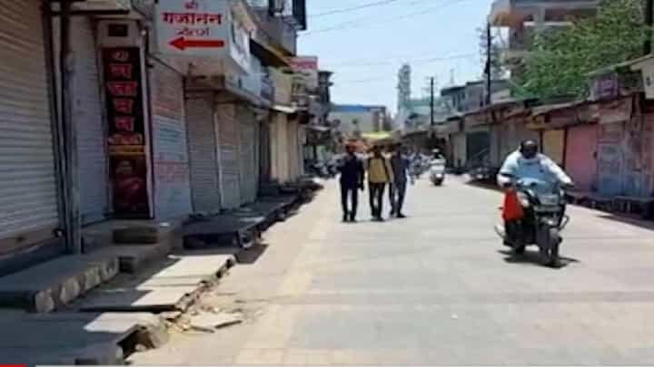 शेवगावात आधी वादाचा आवाज अन् आता सन्नाटा; बेमुदत बंदचा काय होतोय परिणाम? शेवगावात आधी वादाचा आवाज अन् आता सन्नाटा; बेमुदत बंदचा काय होतोय परिणाम?