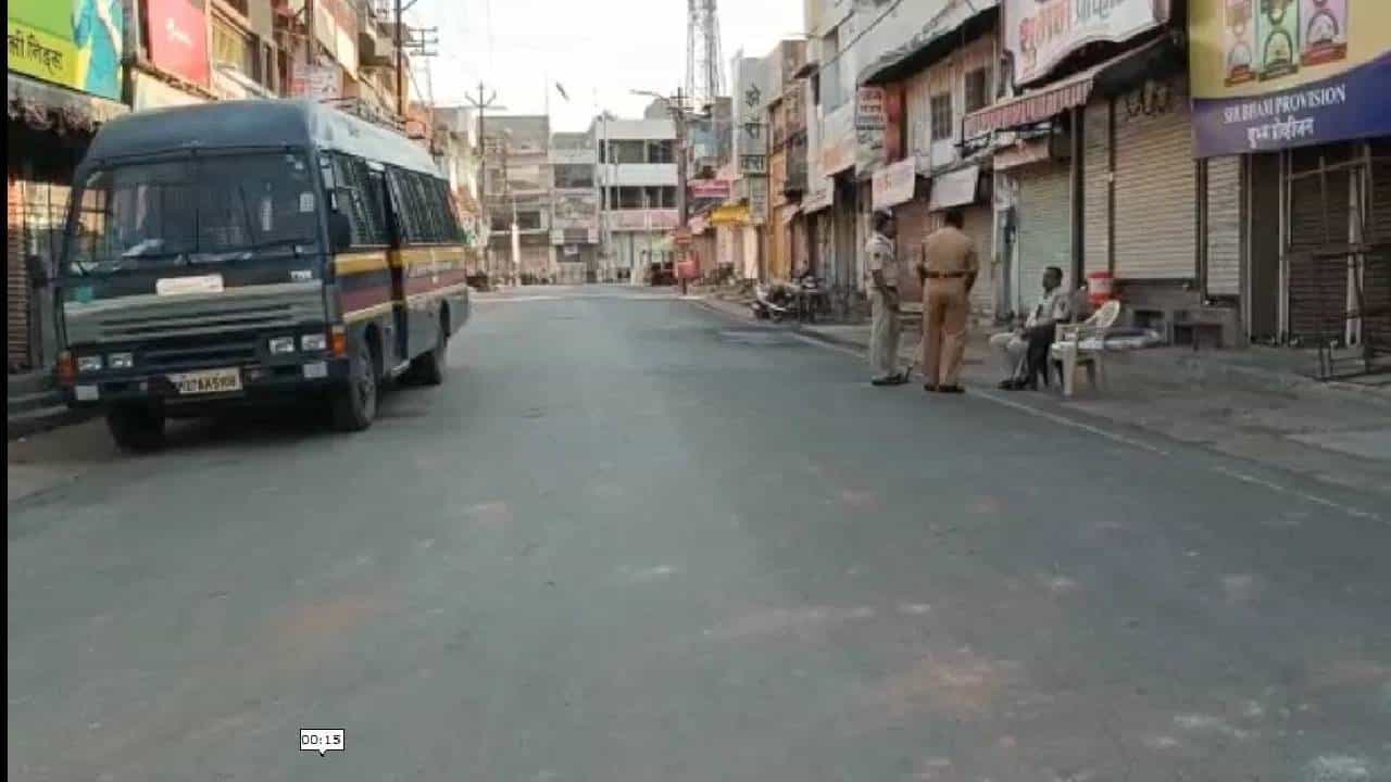 जुने शहर व डाबकी रोड परिसरात अजुनही जमाबंदीचं? दंगल भाग वगळता बाकी शहरात संचारबंदी कायम की...?