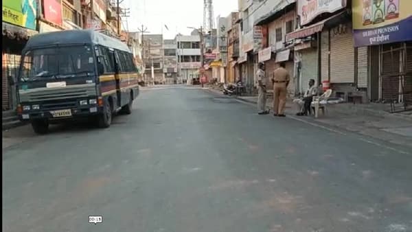 जुने शहर व डाबकी रोड परिसरात अजुनही जमाबंदीचं? दंगल भाग वगळता बाकी शहरात संचारबंदी कायम की…?