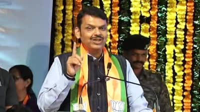 पुढचं एक वर्ष काहीच मागू नका, मंत्रिपदही मागू नका, देवेंद्र फडणवीस नेमकं काय म्हणाले?