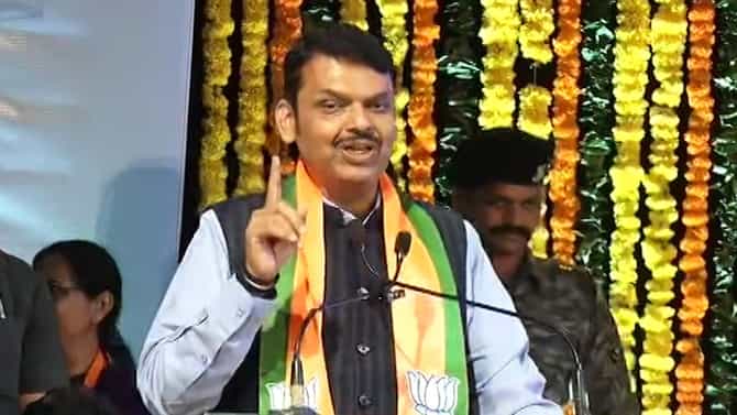पुढचं एक वर्ष काहीच मागू नका, मंत्रिपदही मागू नका, देवेंद्र फडणवीस नेमकं काय म्हणाले?