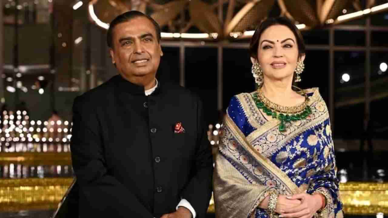 Mukesh Ambani : अंबानी यांची लिफ्ट पाहिलीत का? आपला 2 BHK पण पडेल फिका, पाहा Video