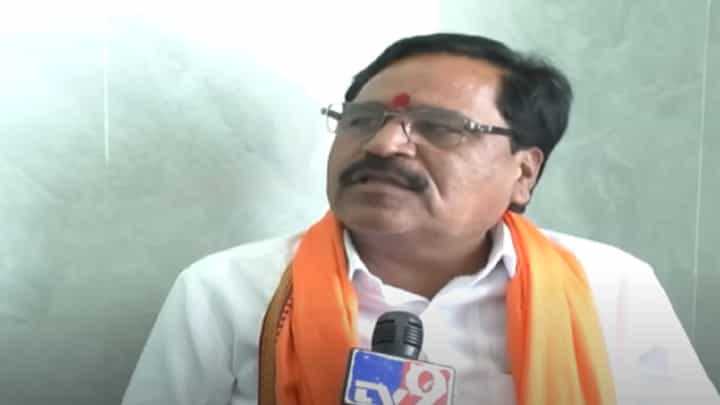 सुषमा अंधारे यांच्या प्रकरणानंतर अंर्तगत वाद चव्हाट्यावर; निलंबनानंतर धोंडू पाटील म्हणताय, 'मी उद्धव ठाकरेंकडे...' सुषमा अंधारे यांच्या प्रकरणानंतर अंर्तगत वाद चव्हाट्यावर; निलंबनानंतर धोंडू पाटील म्हणताय, 'मी उद्धव ठाकरेंकडे...'