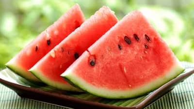 तुम्ही कधी टरबूज खाण्याचे तोटे वाचलेत का? वाचा