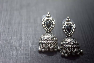 झुमका गिरा रे... कानातल्या झुमक्याने तिचा घात केला, थेट तुरूंगात रवानगी