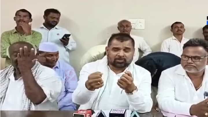 पुतण्या खळखळ कर्तुया...मग म्हातारं..., सदाभाऊ खोत यांचा खास शैलीत पवार काका-पुतण्यावर निशाणा पुतण्या खळखळ कर्तुया...मग म्हातारं..., सदाभाऊ खोत यांचा खास शैलीत पवार काका-पुतण्यावर निशाणा
