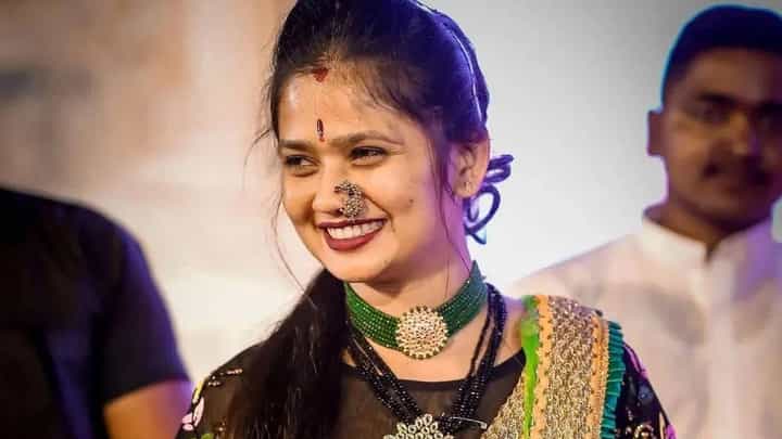 आडनाव बदलण्याच्या इशाऱ्यावर गौतमी भडकली; म्हणाली, 'मला कुणीही कोहीही बोलूदेत...' आडनाव बदलण्याच्या इशाऱ्यावर गौतमी भडकली; म्हणाली, 'मला कुणीही कोहीही बोलूदेत...'