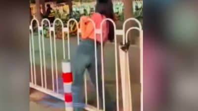 ‘पापा की परी’चा नवा कारनामा, रेलिंगमध्ये अशी अडकली मुलगी, व्हिडीओ झाला व्हायरल