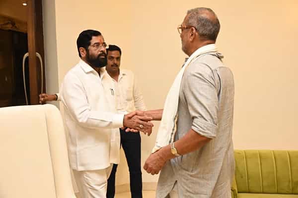 ज्येष्ठ अभिनेते नाना पाटेकर यांनी आज माझ्या वर्षा या निवासस्थानी जाऊन मुख्यमंत्री एकनाथ शिंदे यांची सदिच्छा भेट घेतली.