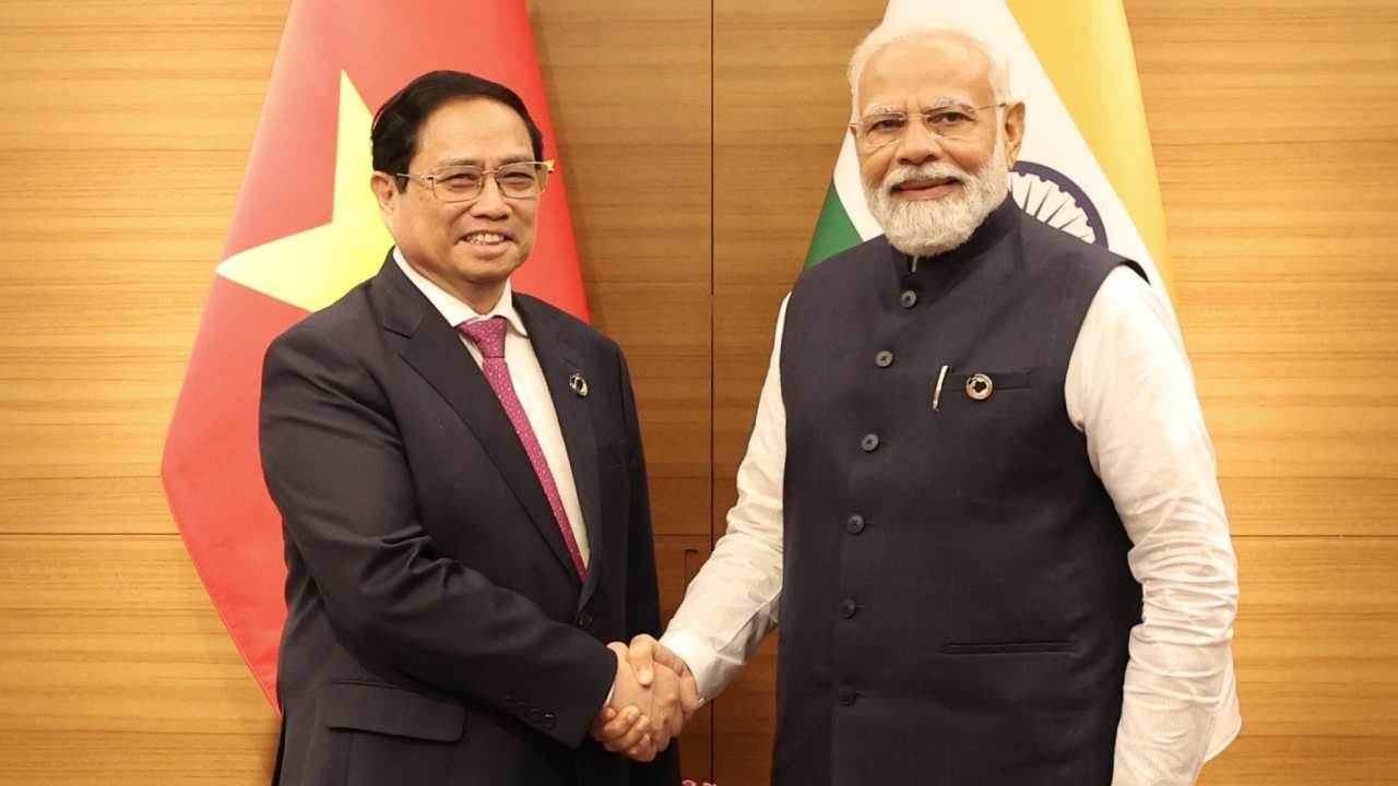 व्हिएतनामचे पंतप्रधान फाम मिन्ह चिन्ह यांचीही पंतप्रधान नरेंद्र मोदी यांनी भेट घेतली. दोन्ही देशातील संबंध आणि आगामी धोरणांवर या भेटीत चर्चा झाली.  