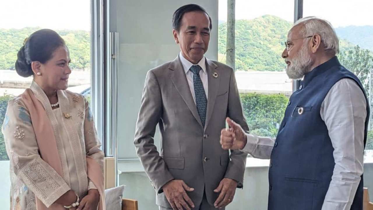 इंडोनेशियाचे राष्ट्र्ध्यक्ष जोको विडोडो आणि इरियाना विडोडो यांची भेट घेतली. यावेळी भारत इंडोनेशिया संबंध अधिक दृध कसे होतील, यावर चर्चा झाली. 