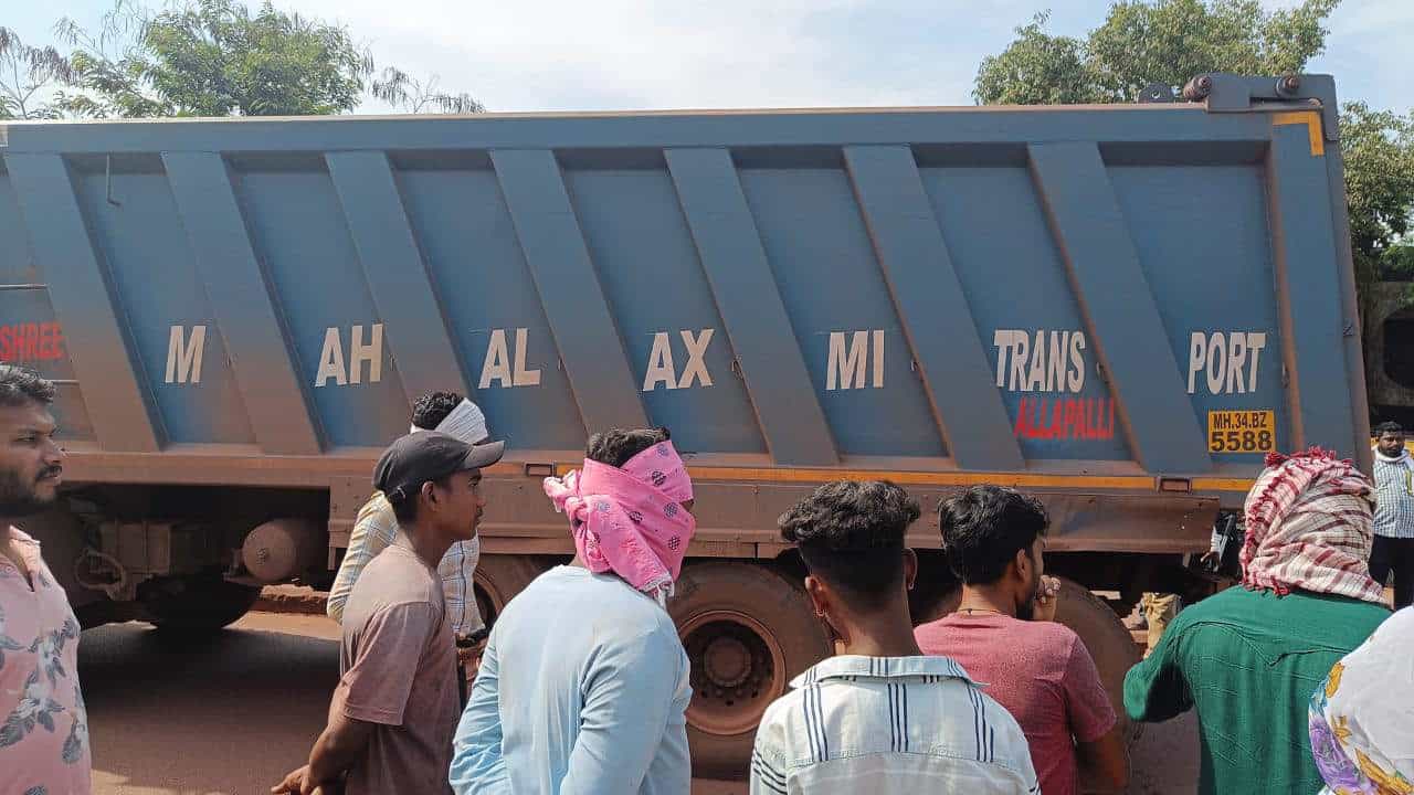 पाच दिवसांपूर्वी चिमुकलीला चिरडले, आता शिक्षकाचा घेतला बळी, सुरजागड लोहखनीज वाहतूक आणखी किती बळी घेणार?
