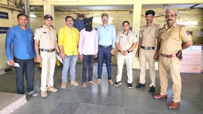 फलाटावरील डुलकी महागात पडली, घटना सीसीटीव्ही कॅमेऱ्यात कैद