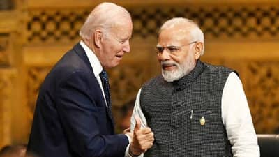 जेव्हा जो बायडन पंतप्रधान नरेंद्र मोदी यांना ऑटोग्राफ मागतात...