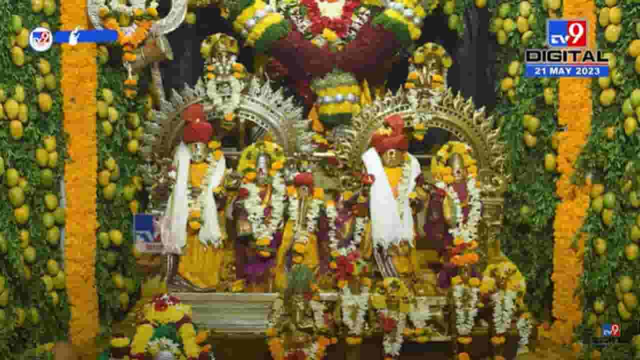 येळकोट-येळकोट जय मल्हार! जेजुरीच्या खंडेरायाच्या गाभाऱ्यात आंब्यासह सुगंधी फुलांचा दरवळ