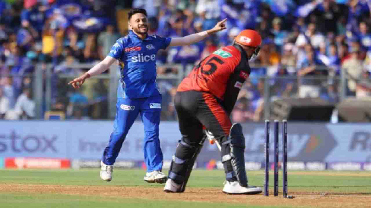 Akash Madhwal IPL 2023 : मुंबई इंडियन्सचा स्टार आकाश मधवालवर या लीगमध्ये क्रिकेट खेळण्यावर बंदी