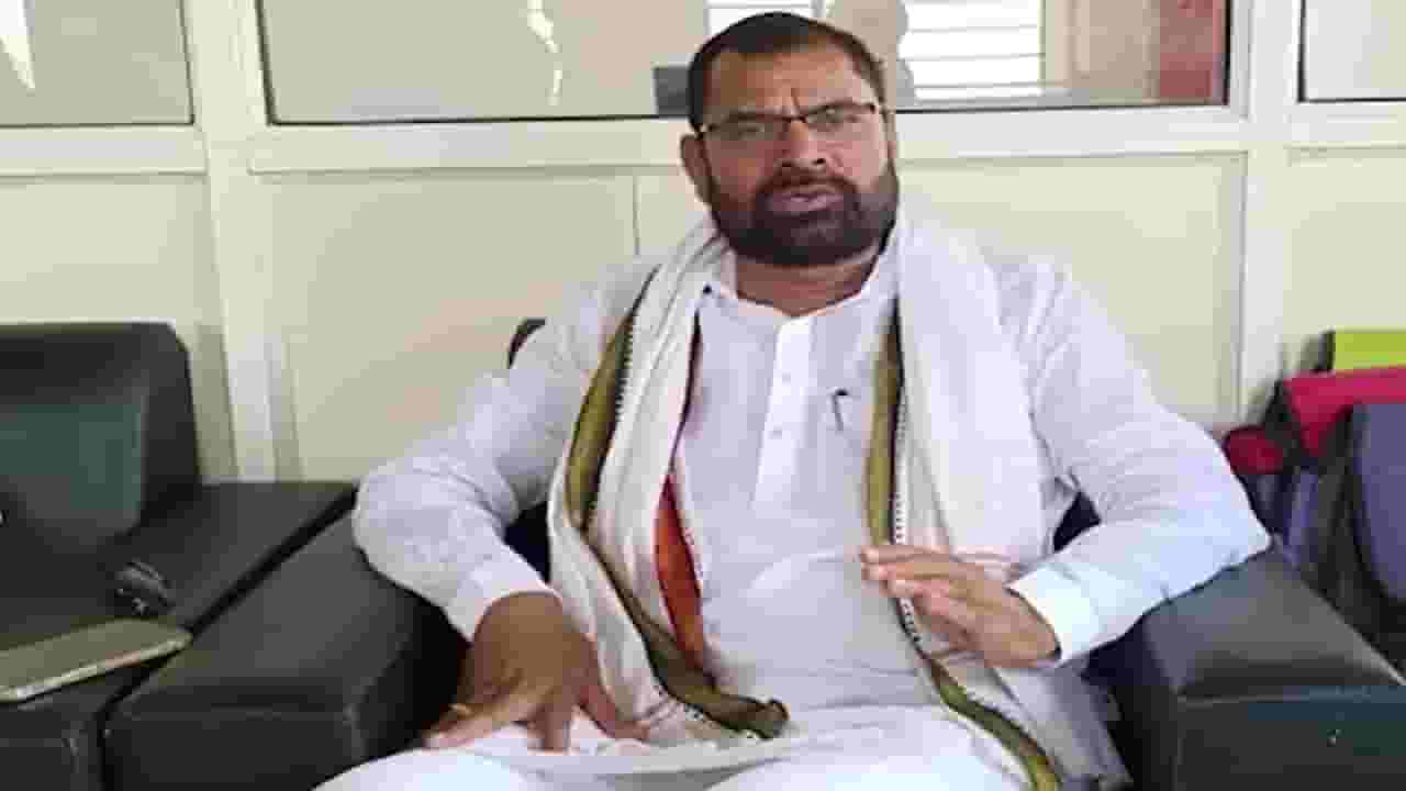 सदाभाऊ खोत यांना पंतप्रधान करा, कुणी केली राष्ट्रपतींकडे मागणी? सदाभाऊ खोत यांना पंतप्रधान करा, कुणी केली राष्ट्रपतींकडे मागणी?