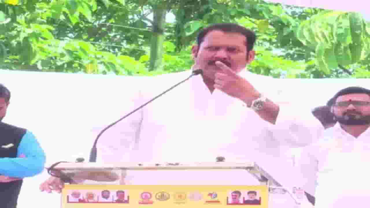 माझ्यासाठी ७/१२ म्हणजे कागदाचा तुकडा ! महारोजगार मेळाव्यात उदयनराजे नेमकं काय म्हणाले? माझ्यासाठी ७/१२ म्हणजे कागदाचा तुकडा ! महारोजगार मेळाव्यात उदयनराजे नेमकं काय म्हणाले?