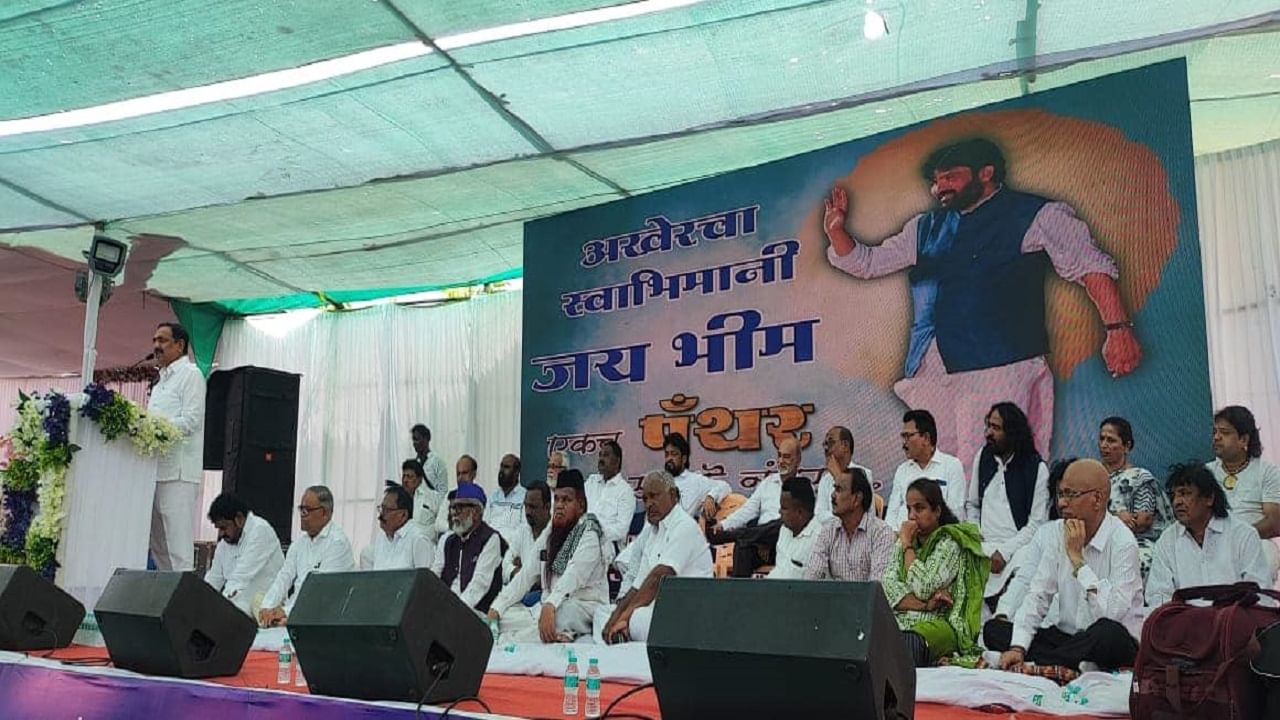 वडाळा येथे पँथर स्व. मनोज भाई संसारे यांच्या शोकसभेस उपस्थित राहून जयंत पाटील यांनी भावपूर्ण श्रद्धांजली अर्पण केली