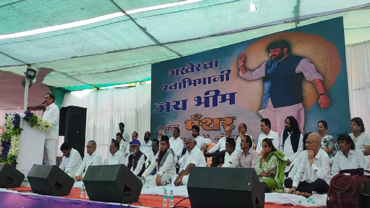 वडाळा येथे पँथर स्व. मनोज भाई संसारे यांच्या शोकसभेस उपस्थित राहून जयंत पाटील यांनी भावपूर्ण श्रद्धांजली अर्पण केली