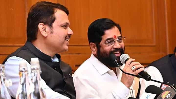 'राज्यातल्या गद्दार सरकारची 20 तारखेला अॅनिव्हर्सरी', राष्ट्रवादीच्या खासदाराची मिश्किल टीका 'राज्यातल्या गद्दार सरकारची 20 तारखेला अॅनिव्हर्सरी', राष्ट्रवादीच्या खासदाराची मिश्किल टीका