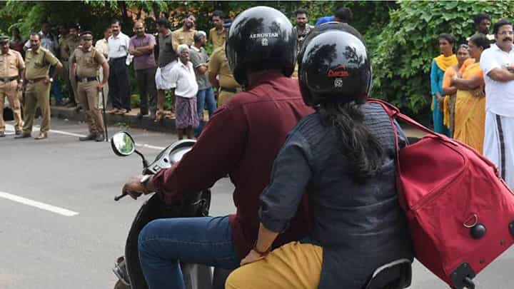 आजपासून 'या' शहरात हेल्मेटसक्ती, नियमांचं पालन न केल्यास इतक्या रूपयांचा दंड आजपासून 'या' शहरात हेल्मेटसक्ती, नियमांचं पालन न केल्यास इतक्या रूपयांचा दंड