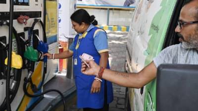 Petrol Diesel Rate Today : गुलाबी नोटेने पेट्रोल-डिझेल महाग? खिशाला कितीची झळ