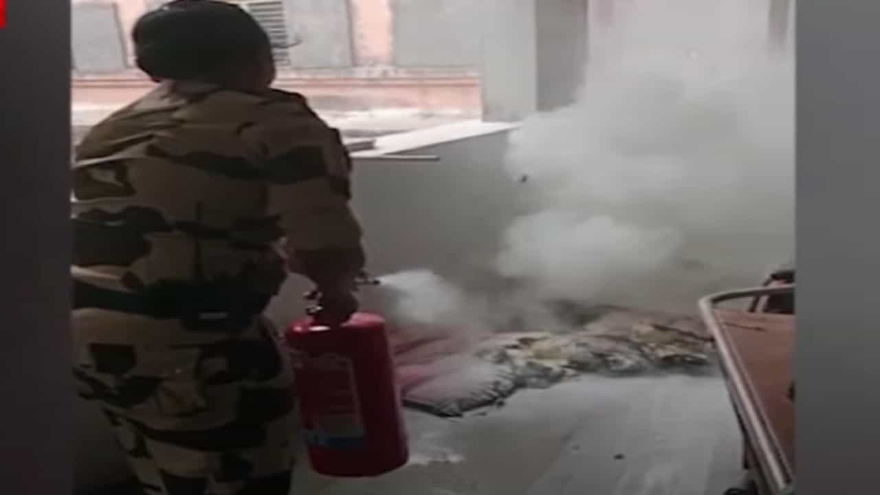 नवजात शिशू कक्षात वेल्डिंगचे काम सुरू असताना बाळाच्या बेडवर पडली ठिणगी अन्...