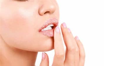 Lip Care | बेसनने दूर करा ओठांचा काळेपणा, गुलाबी ओठ कसे मिळवावेत?