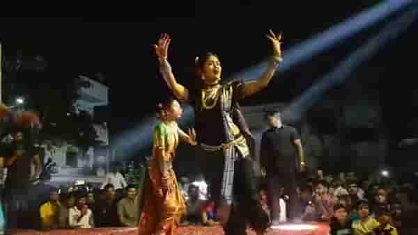 नादखुळा! गौतमी पाटीलच्या अदाकारीने पिंपरी-चिंचवडकर घायाळ, कार्यक्रमात तरुण, तरुणींसोबत लहान मुलेही थिरकले!