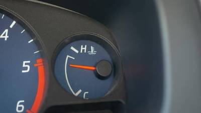 उन्हाळ्यात उडू शकतो कारचा भडका, या गोष्टींकडे करू नका दुर्लक्ष