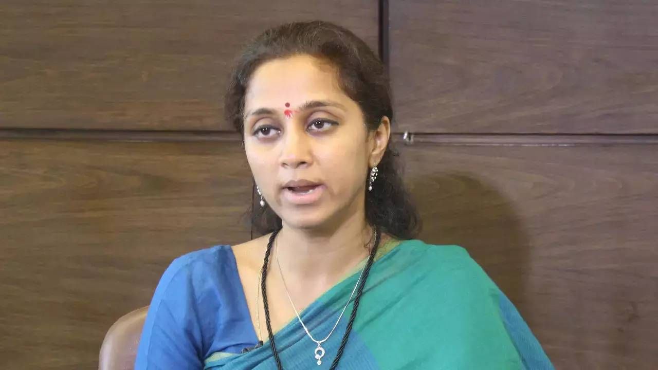 सुप्रिया सुळे यांच्या 'या' कृत्यामुळे वारकरी संप्रदाय नाराज; भाजपने 'तो' मुद्दा उचलून धरला सुप्रिया सुळे यांच्या 'या' कृत्यामुळे वारकरी संप्रदाय नाराज; भाजपने 'तो' मुद्दा उचलून धरला