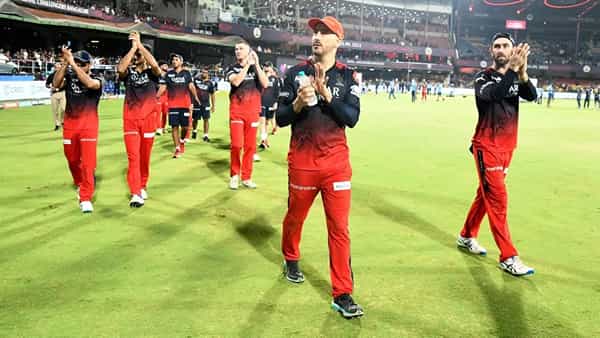 चषक जिंकण्याच्या आशेने आयपीएल सीझन 16 ची सुरुवात करणारा आरसीबी संघ साखळी फेरीतून बाहेर पडला आहे. आरसीबीने 14 पैकी 7 सामन्यात विजय आणि 7 सामन्यात पराभवाचं तोंड पाहिलं. दोन गुणांच्या फरकामुळे स्पर्धेतील आव्हान संपुष्टात आलं.